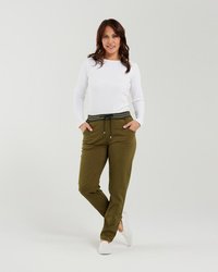 Zuri Pant
