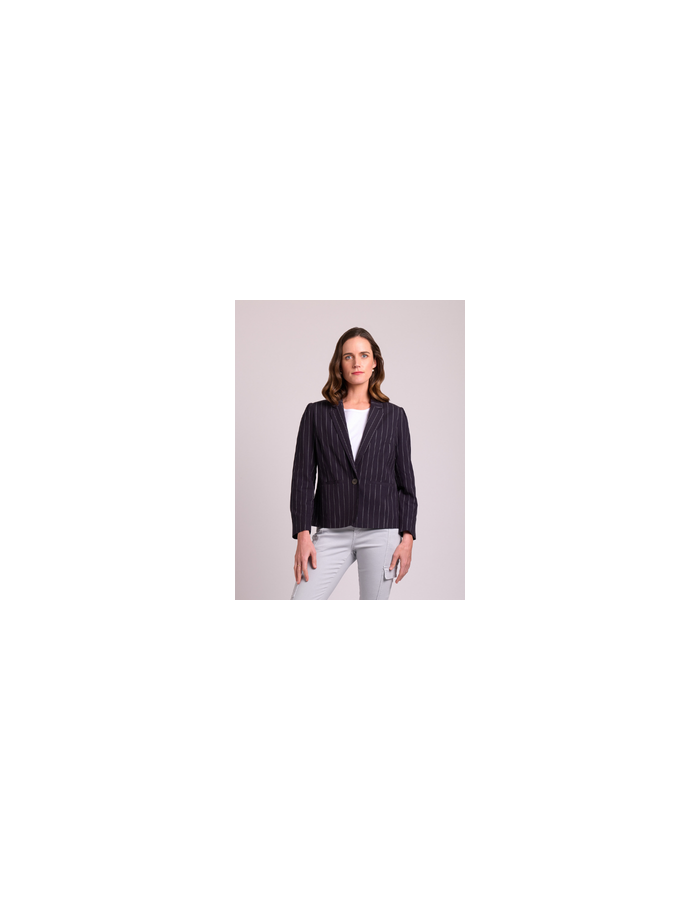 Feminine Fit Linen Blazer